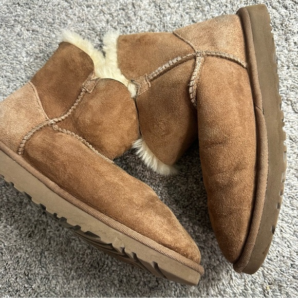 Ugg Mini Bailey Button II Boot chestnut tan sz 6 warm lambswool ankle bootie - Picture 13 of 16